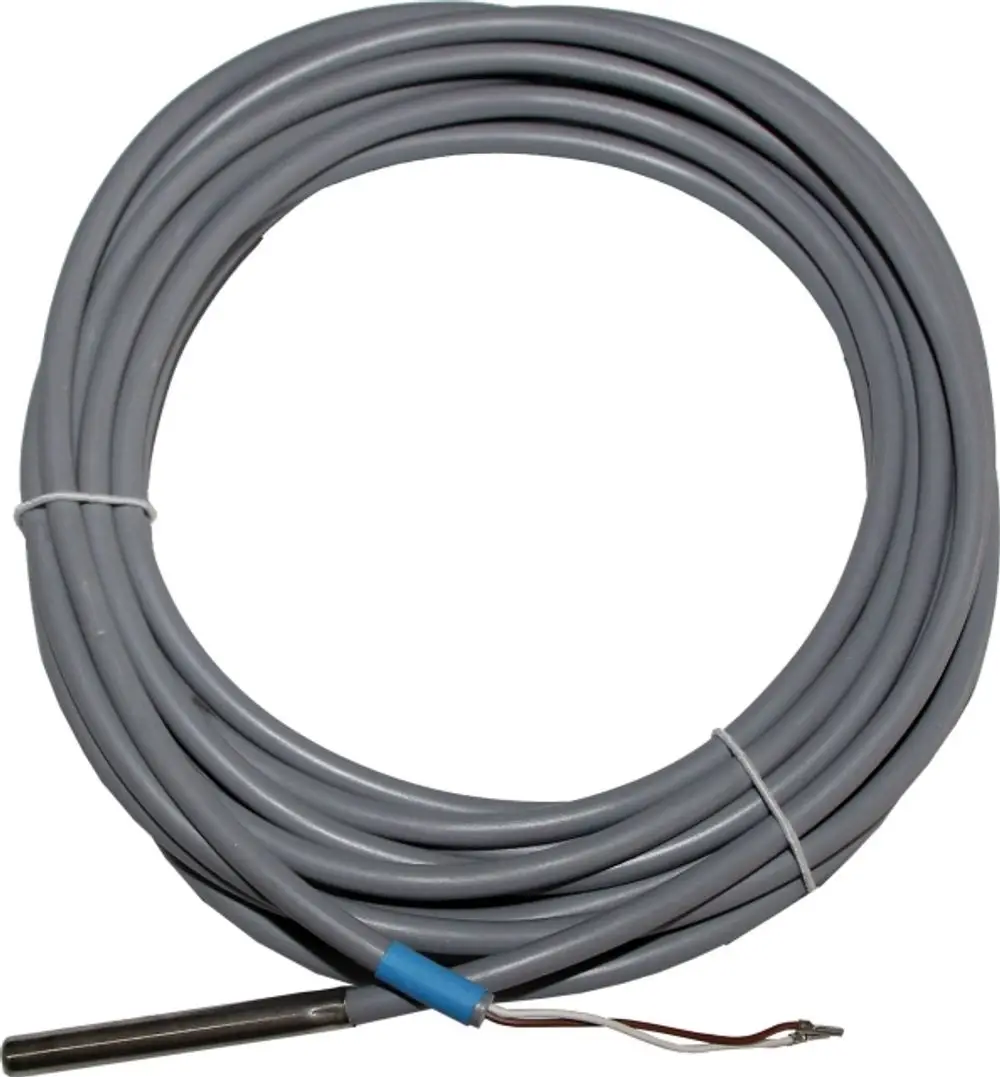 Graues Kabel mit Temperatursensor an einem Ende. Es handelt sich um ein Produkt von Wolf, das in Speicherladestationen eingesetzt wird.